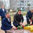 Виталий Хоценко возложил цветы к Вечному Огню мемориального комплекса в поселке Чернолучинский - Газета Омский пригород