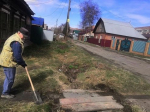 Соседская помощь без границ: Александр Григорьевич Ганощенко обустроил переход для незрячего жителя.