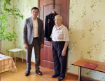 Депутат Госдумы Игорь Антропенко поздравил ветерана Василия Смирнова с приближающимся Днём Победы