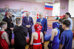 Дмитрий Перминов поздравил ветерана и встретился с юными боксерами