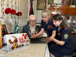 Следователи поздравили 101-летнего ветерана Великой Отечественной войны Александра Леонтьевича Быкова с Днем Победы