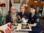 Следователи поздравили 101-летнего ветерана Великой Отечественной войны Александра Леонтьевича Быкова с Днем Победы