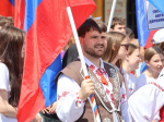 Парад национальностей в Омске прошел под песню «Катюша»: фото и видео с места событий