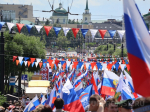 Парад национальностей в Омске прошел под песню «Катюша»: фото и видео с места событий