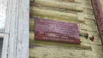 В центре Омска восстановили табличку военкомата Сталинского района. Зачем?