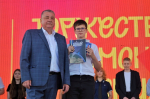 Около ста юных активистов «Движения Первых» получили первые паспорта в День молодежи