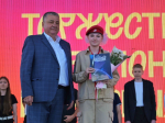 Около ста юных активистов «Движения Первых» получили первые паспорта в День молодежи