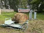 С рабочим визитом агротуристическую базу «Алексеевская благодать» посетили начальник сектора развития малых форм хозяйствования Министерства Татьяна Ерофеенко и начальник Управления сельского хозяйства Кормиловского района Константин Филиппов