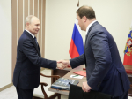 Виталий Хоценко передал Владимиру Путину монеты времен царя Михаила Федоровича