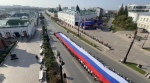 Флаг России развернули на Любинском проспекте в Омске