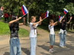 В Советском округе отметили День Государственного флага акцией «Триколор».