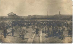 Ретросубботники в Омске. Укладка дров трудармейцами, 1920 г. Фото: ОГИК музей, goskatalog.ru