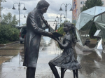 На Валиханова в центре Омска установили новую бронзовую скульптуру