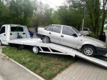 На Левобережье продолжается работа по выносу бесхозяйных автомобилей.